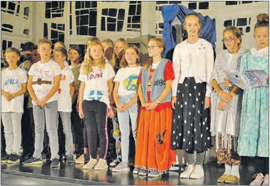 Chorgesang und Solostimmen sind hier gefragt: Die Kinder kamen ausgezeichnet vorbereitet zur Aufführung in der Müheler Kirche. (Bilder: jo.)