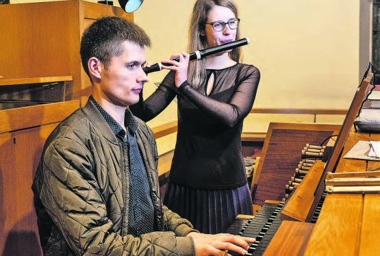 Orgel und Traversflöte im Gleichklang: Daniel Pochwala und Eleonora Bišcevic verzauberten mit ihrem Spiel in der reformierten Kirche Reinach. (Bild: psi.)
