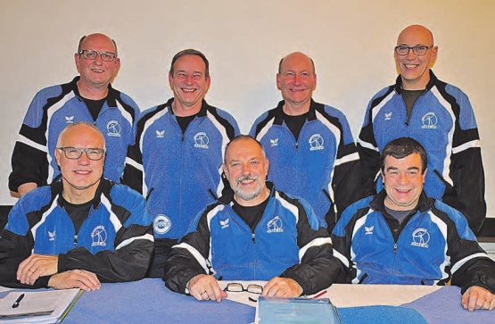 Der unveränderte Vorstand der Männerriege Zetzwil: (hinten, von li.) Peter Siegrist, Rolf Kasper, Rolf Hirt, Fredy Gubler; (sitzend v.li.) Walter Schaad, Obmann Res Kiener und Hansueli Hirt. (Bild: wr)