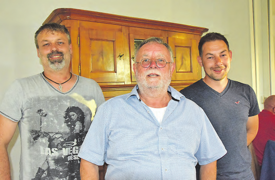 Neue Führung, neuer Name: Peter Bachmann (Mitte) übergab das Zepter an seinen Sohn Daniel (li.) sowie an seinen langjährigen Mitarbeiter Hasper Hauri. (Bilder: st.)