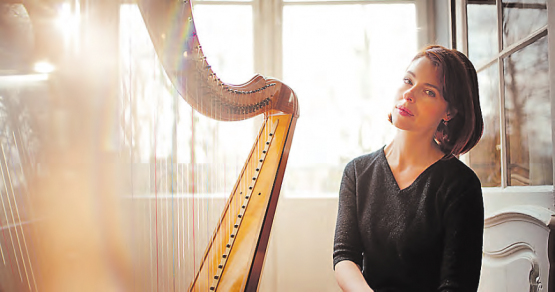 Giovanna Pessi spielt im Löwensaal Beinwil am See an der Harfe. (Bild: zVg.)