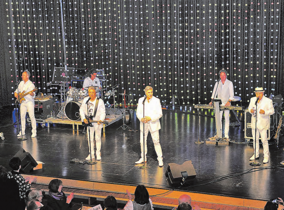 Schmelz, Schmalz und Schubidu im Saalbau Reinach: Impressionen vom «Stadl» mit Stefan Roos und den Paldauern. (Bilder: msu.)