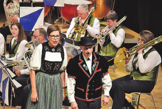 Eine gelungene Einlage: Die Musikgesellschaft Beinwil am See vermischte am Jahreskonzert Blasmusik mit Jodelgesang. (Bilder: hg.)
