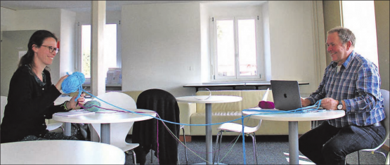 Manchmal sagt ein Bild mehr als 1000 Worte: Kontakte knüpfen, Menschen vernetzen und so Projekte anstossen, die nur als Gemeinschaft wirklich funktionieren. Diese Aufgaben hat Jessica Zybach von Meinrad Dörig übernommen. (Bild: grh)