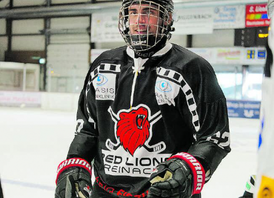Der rote Löwe bleibt auch weiterhin Teil des Logos, aber der Name ändert zu Hockey Reinach. (Archivbilder: Roland Jaus)