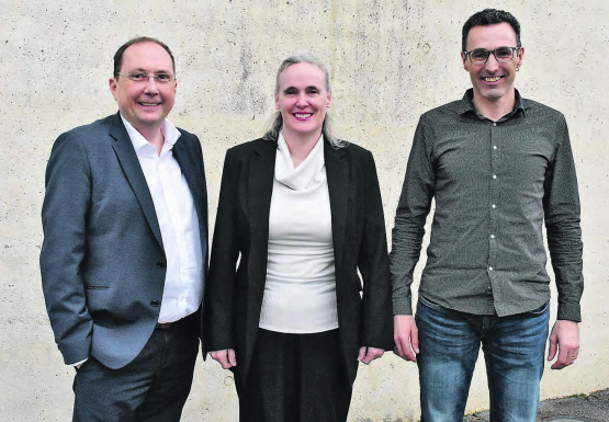 Zeigten auf, dass die Gemeinde Seegen finanziell sehr gut positioniert ist: Gemeindeammann Jörg Bruder, Karin Dettke, Leiterin Finanzen und Martin Suter, Leiter Steuern (v.l.). (Bild: hg.)
