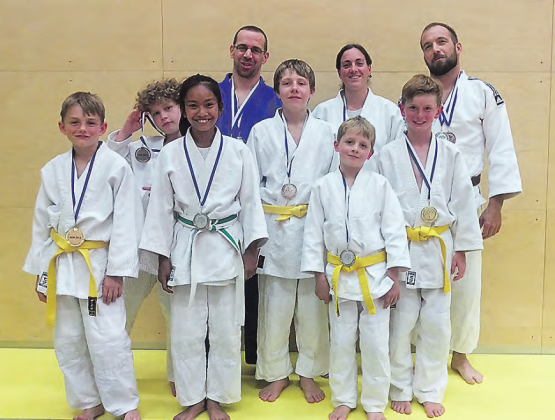 Erfolgreiche Kämpfer vom Judo Club Arashi Kulm (v.l.): Nils Büttler, Lias Tschopp, Angel-Mae Brupbacher, Philippe Kölliker, Marco Daetwyler, Martina Genduso, Kimon Rohr, Leandro Hunziker, Dominic Sigrist. (Bild: zVg.)
