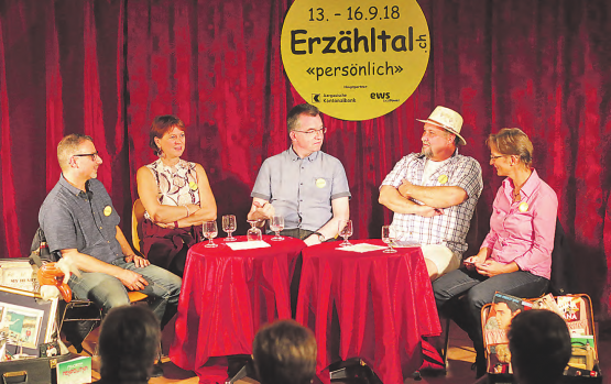 Interessante Gesprächsrunde im Rickenbacher Gweyhuus (v.l.): Raschid Kayrooz, Karin Limacher, Peter Fischer, Thomas Zeier und Moderatorin Claudia Kayrooz. (Bild: Remo Conoci)