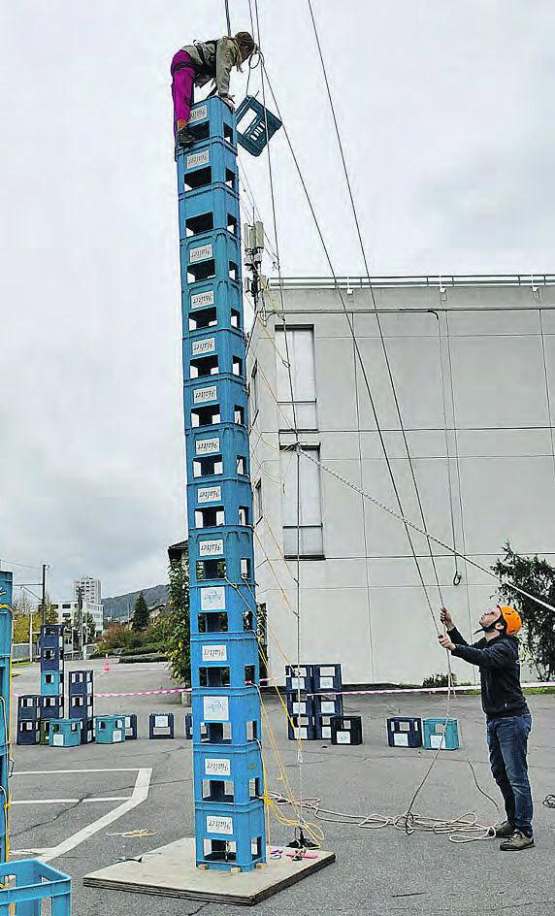 Harassenklettern als Highlight: Das 40-Jahr-Jubiäum der Pionier Jungschar Reinach bot Anlass zu einem abwechslungsreichen Anlass auf dem Neumattplatz. (Bild: zVg.)