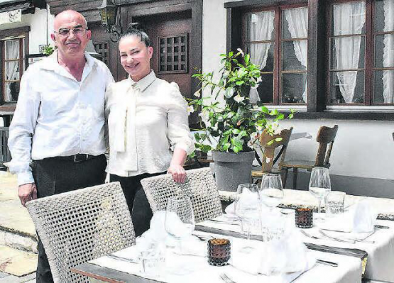 Dona und Smajl Nuraj freuen sich darauf, ihre Gäste im Wirtshaus Alzbach begrüssen und verwöhnen zu können. (Bild: hg.)