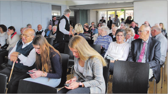 Eine schöne Geste: Die Gemeinden Fahrwangen und Meisterschwanden luden ihre betagten Einwohner zu einem Geburtstagsständchen mit Apéro ein. (Bild: hh.)