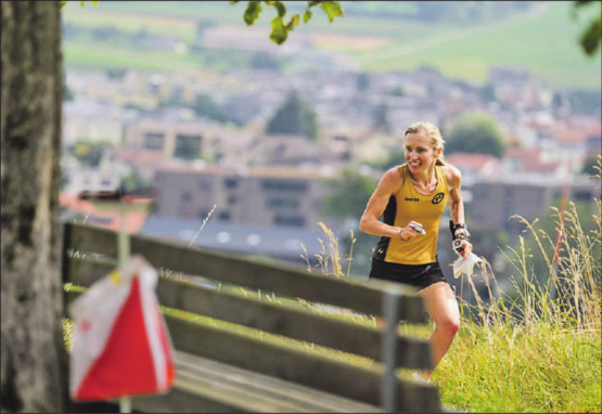 Weltstar Natalia Gemperle hoch über Beromünster. (Bilder: zVg.)