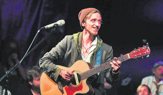 Er steht erstmals auf der Menziker Openair-Bühne: Jakob Heymann hat in Olten einen Förderpreis für Jungkabarettisten gewonnen. (Bild: zVg.)