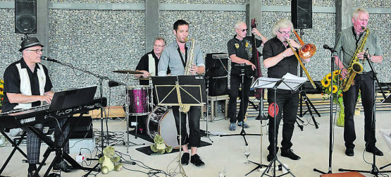 «Breiti & the Big Easy Gators»: Dani Breitenstein (Piano), Martin Meyer (Drums),Amin Mokdad (Saxophon), John Service (Posaune), Eisse Hommes (sozusagen ein Einheimischer am Bass) und Robert Merian (Posaune). (Bild: st.)