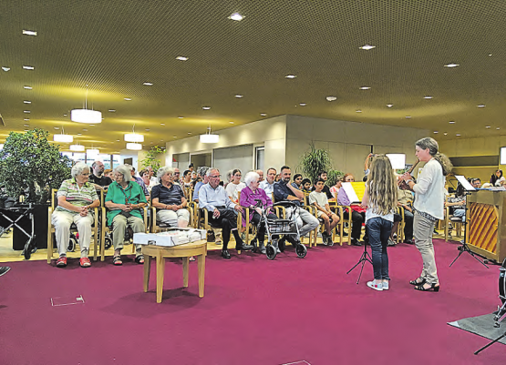 mCheckfeier im Altersheim Falkenstein: Die Schüler der Musikschulen Beinwil am See, Menziken-Burg und Reinach präsentierten (auch) den Senioren ihr Können. (Bild: zVg.)
