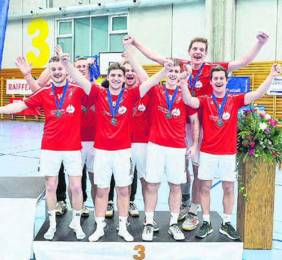 Bronze-Auszeichnung für den STV Oberentfelden. Mit einer Leistungssteigerung war der «kleine Final» eine klare Sache. (Bild: Fabio Baranzini)