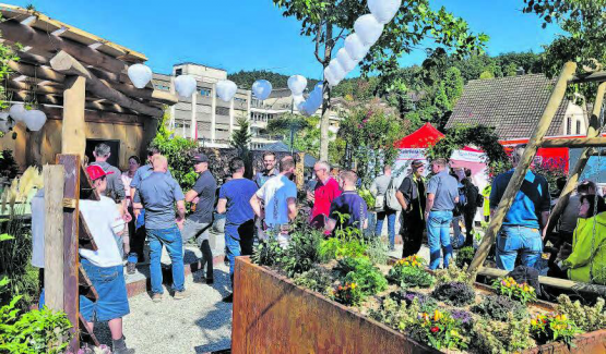 Die Aussteller und Besucher genossen das sonnige Wetter im Aussenbereich.