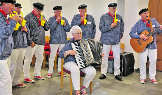 Der Seemannschor Sempach umrahmte die Gottesdienst-Matinée in der Reinacher Kirche auf besondere Art und Weise. (Bilder: zVg.)