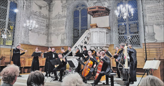 Das Capriccio Barockorchester überzeugte mit barocken Klängen. (Bilder: Verena Schmidtke)