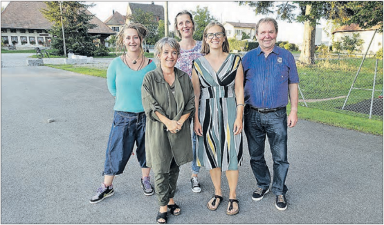 Freut sich auf die Eröffnung, die Projektgruppe Freizeitplatz Beinwil am See: (vl.) Nikky Scheijen, Soziokulturelle Animateurin i.A. der Jugendarbeit Beinwil am See/Birrwil, Jacqueline Widmer, zuständige Gemeinderätin für die Jugendarbeit und Jugendkommissionspräsidentin, Judith Stadelmann, Vorstandsmitglied des Elternvereins und Jugendkommissionsmitglied, Lilian Wick, Schulpflegepräsidentin, Meinrad Dörig, Teilprojektleiter Impuls Zusammenleben aargauSüd. (Bild: René Fuchs)