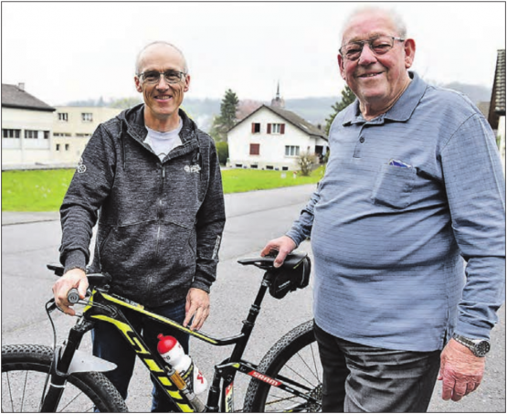 Verkörpern zwei Zeitabschnitte der Geschichte des Racing-Club Gränichen: Beat Stirnemann (links) und Ehrenpräsident Harry Müller. (Bild: A.W.)