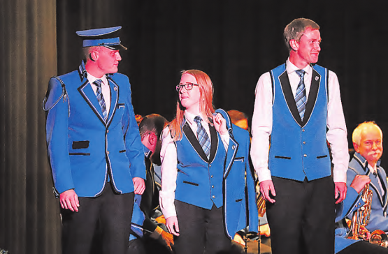 Präsentation der neuen Uniformen nach der Pause: Der berühmt gewordene «Stecher-Kragen» ist an der Jacke zu finden. (Bilder: Remo Conoci)