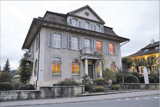 1,25 Millionen für Kauf und Planung der Renovation: Die Liegenschaft Dorfstrasse 9 soll in den Besitz der Ortsbürger wechseln. (Bild: Remo Conoci)