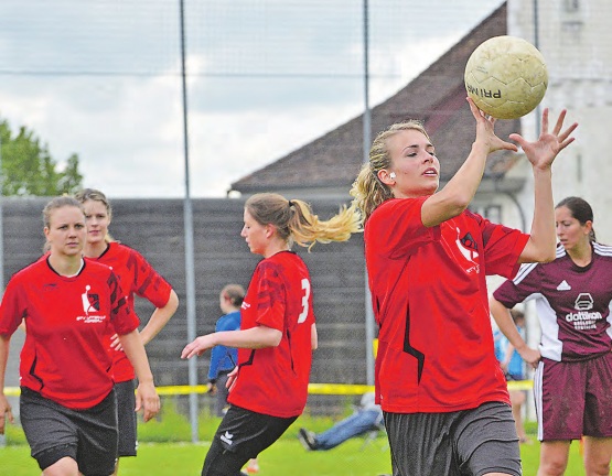 Eine wichtige Spielerin für schnelle Unterkulmer Angriffe: Martina Gloor (rechts, am Ball). (Bild: wr)