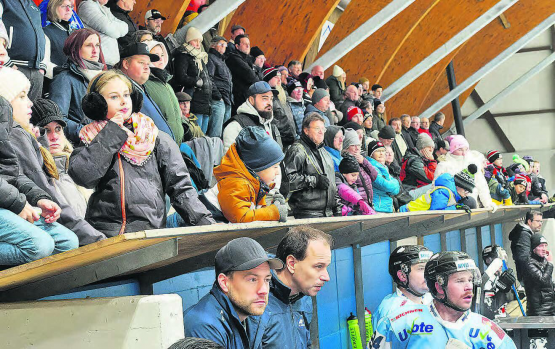 Erneut viel Publikum in der Halle? Nachdem die Red Lions wieder auf die Erfolgsstrasse gefunden haben, trudelten am Mittwoch (hoffentlich) wieder viele Zuschauer in die Eishalle zum Derby gegen die Argovia Stars. (Archivbild: Roland Jaus)