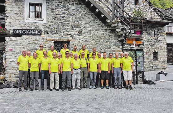 Gruppenbild mit Männern: zum 50-Jahre-Jubiläum machte sich die Männerriege auf den Weg ins Tessin. (Bild: zVg.)