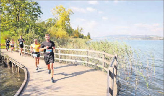 Die Uferlandschaft inspiriert die Läufer auf ihrem Weg. (Bild: zVg)