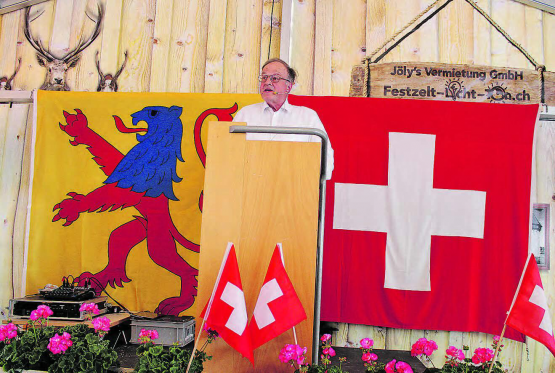 Von gestern bis heute: Festredner René Fuchs führte Zuhörerinnen und Zuhörer durch die Geschichte des Auswanderns und ihrer Bedeutung für den Nationalfeiertag. (Bilder: grh)