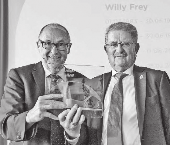 Während der Verleihung der SFV-Ehrenmitgliedschaft im Jahr 2015: Willy Frey (rechts) zusammen mit SFV-Zentralpräsident Peter Gilliéron. (Bild: Archiv/zVg.)