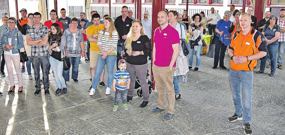 Lauschten den Worten von Gemeindeammann Max Hauri: Rund 50 Neuzuzüger nahmen am Anlass teil. (Bild aw.)