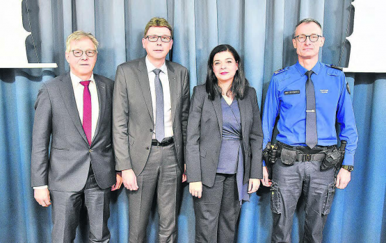 Zogen Bilanz für das Jahr 2022 (von links): Philipp Umbricht (Leitender Oberstaatsanwalt), Regierungsrat Dieter Egli, Beatriz Gil (Leiterin der Jugendanwaltschaft) und Michael Leupold (Kommandant Kantonspolizei Aargau). (Bild: ran.)