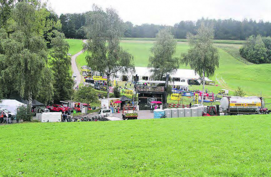 Grosses Festgelände: Die sonst beschauliche Passhöhe wurde zum gut besuchten Hotspot.