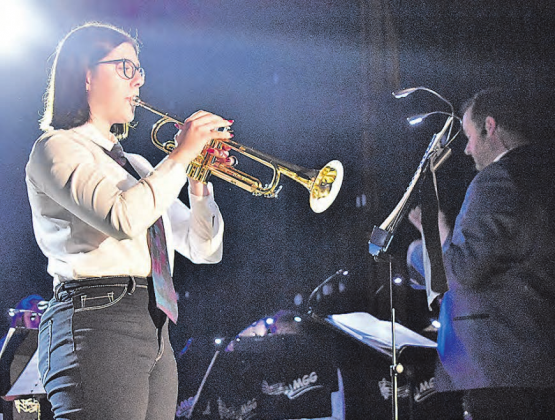 Brillantes Solo am Jahreskonzert der MG Gontenschwil: Daria Brunner mit der Trompete. (Bilder: hg.)