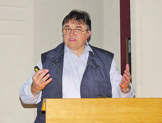 «Für Oberkulm die beste Lösung»: Bruno Ritter erläuterte die Meinung des Oberkulmer Gemeinderates bezüglich Beitritt zum Gemeindeverband Kreissschule aargauSüd. (Bild: moha.)