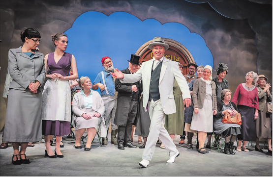 Andreas Wuffli brilliert im Jahr 2020 als korrupter Politiker Nasoni. «Ich bin kein ehrlicher Mann. Ich bin Politiker.» (Bilder: Theatergesellschaft Beinwil am See)