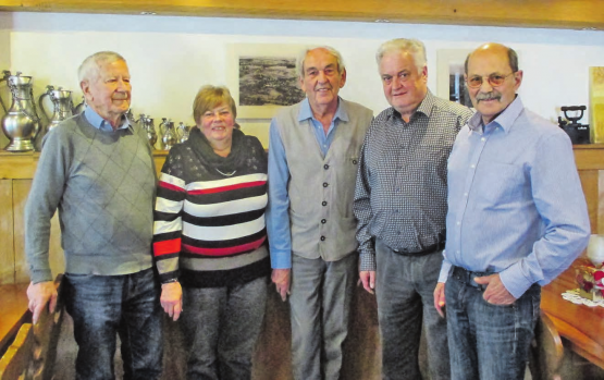 Die Mahlzeitendienstverträger (v.l.): Josef Habermacher, Maja Bussmann, Rupert Studer (demissioniert), Franz-Sepp Furrer (Team-Leiter) und Jörg Felber. Nicht auf dem Bild ist Robert Schenker. (Bild: zVg.)