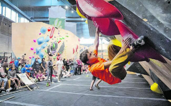 Vize-Schweizermeister Elijah Kofler in einem der vier «Finalboulder». (Bild: Manuel Lopez/zVg.)