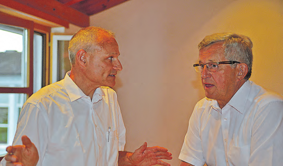 Der neue Gemeindeammann Daniel Heggli und Vizeammann Beat Heinzer meisterten die Zetzwiler Gemeindeversammlung ohne Probleme. (Bild: wr)