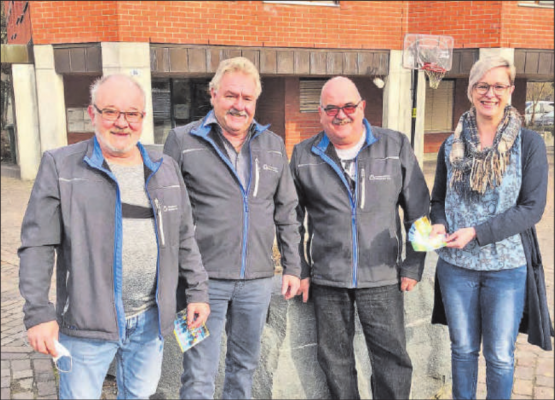 Stolzer Betrag für das Zentrum für körperbehinderte Kinder Zeka in Aarau gesammelt: Scheckübergabe mit Felix Hunziker, Heino Hängärtner, Hampe Salathé, Madlén Adam-Klee (Teamleiterin Tagesstruktur Schule) (v.l.n.r.). (Bild: zVg.)