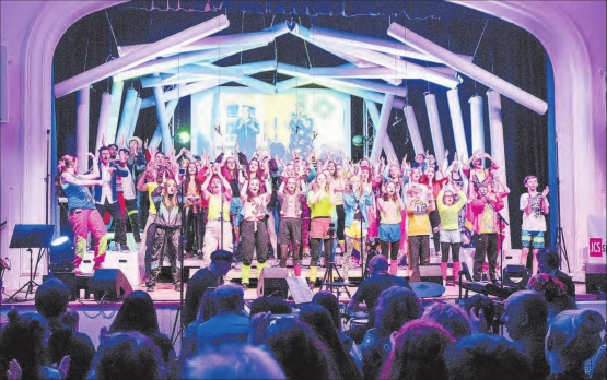 Begeisterung: Die Aufführungen im Löwensaal in Beinwil am See waren jeweils Höhepunkt des Chorprojekts. (Bild: Thomas Moor)