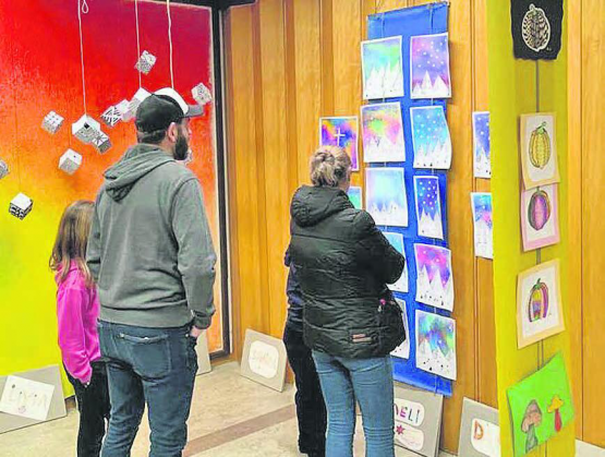 Die Kreativität fördern: Wöchentlich findet in der Lenzchile Reinach ein Kreativ-Treff für Kinder statt. (Bild: zVg.)