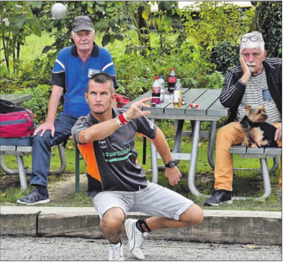 Mit voller Konzentration am 4. Änte-Cup: Roger Heiz vom PC Schöftland wirft die Kugel zum Sieg. (Bilder aw.)