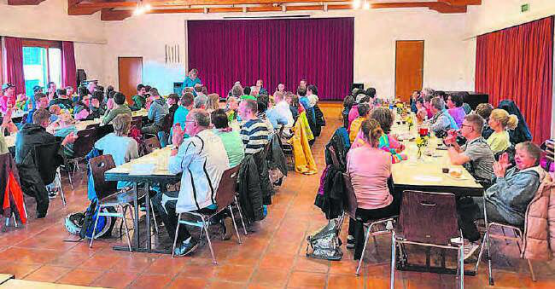 Blick in den Versammlungssaal: Das Kirchgemeindehaus in Reinach war für die GV der Behindertensportgruppe gut gefüllt. (Bild: zVg.)