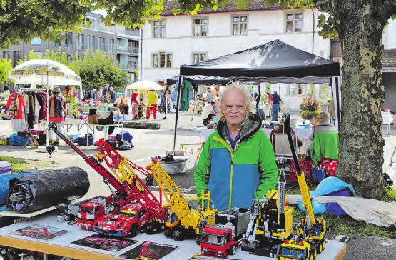 Dinu Christen baut die aufwendigen Modelle mit viel Geschick und Fingerfertigkeit innerhalb von zwei Wochen zusammen.