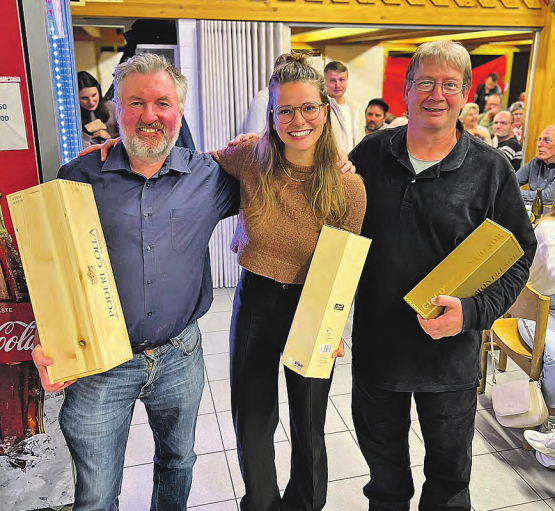 Die Siegerinnen und Sieger freuten sich über die gewonnenen Preise. Aber auch ohne Preis freuten sich alle über den gelungenen Anlass. (Bild: zVg.)