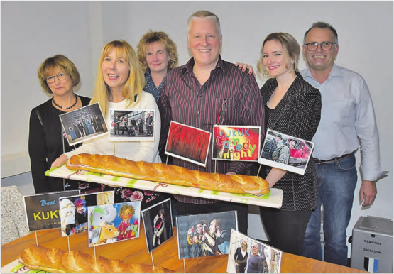 «Best of» der ersten zehn Jahre und doch keine einzige Programm-Wiederholung: Freuen sich auf die kommende Kukuk-Saison (v.li) Rita Wenger, Theres Muth, Gaby Sommer, Philipp Hausherr, Nadine Humbel und Martin Bruder. (Bild: P.Te.)